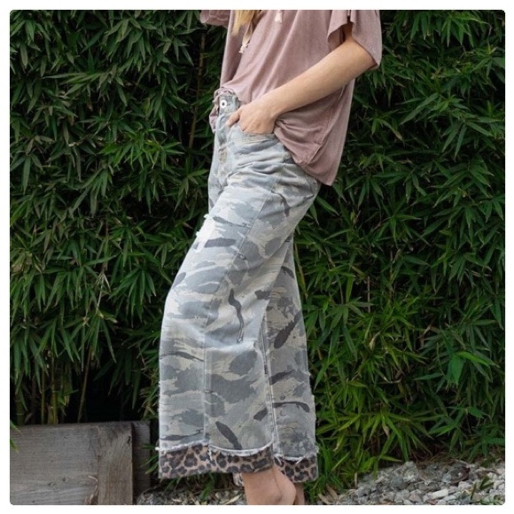 *LAST 3X* POL PLUS CAM-LEO Distressed Pants - Picture 4 of 15